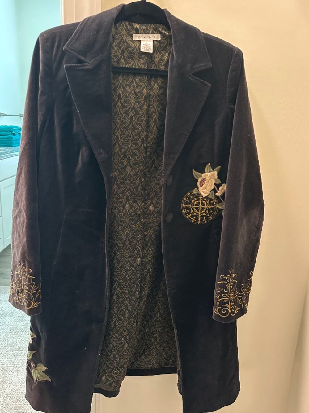 Goregous CAbi peacoat